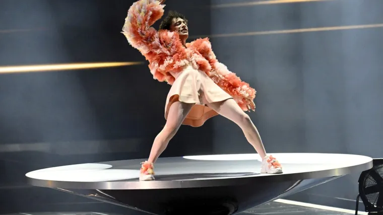 Fanovi se sprdaju sa &scaron;vicarskim predstavnikom: 'Kakav je bio? Kolut mi blokirao signal'