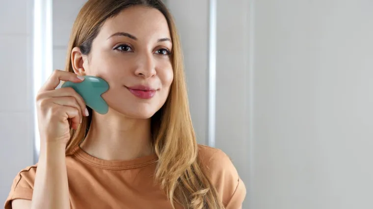 Gua sha kamen - tajna mladolikog izgleda. Evo kako postići savršenu masažu