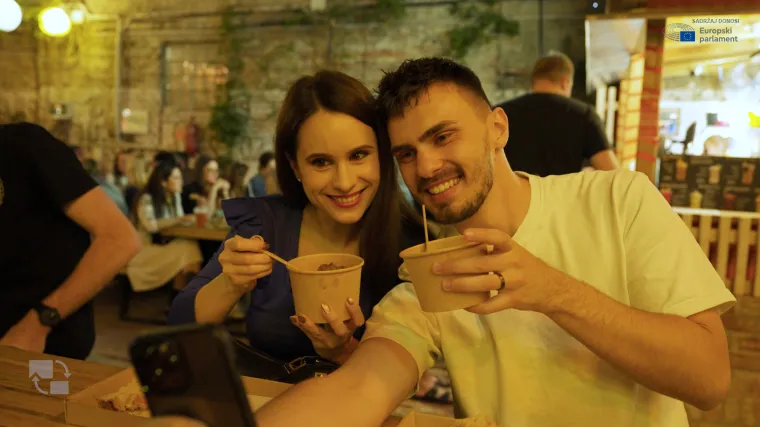 Kako se jede u Mađarskoj? Food influencer iz Hrvatske i gastro blogerica iz Budimpe&scaron;te istražili su lokalnu gastro ponudu