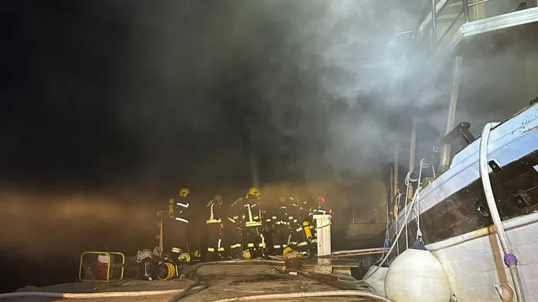 Planuo golemi brod kod Dugog Rata: &Scaron;ire se dramatične fotografije butkinje, &scaron;teta velika