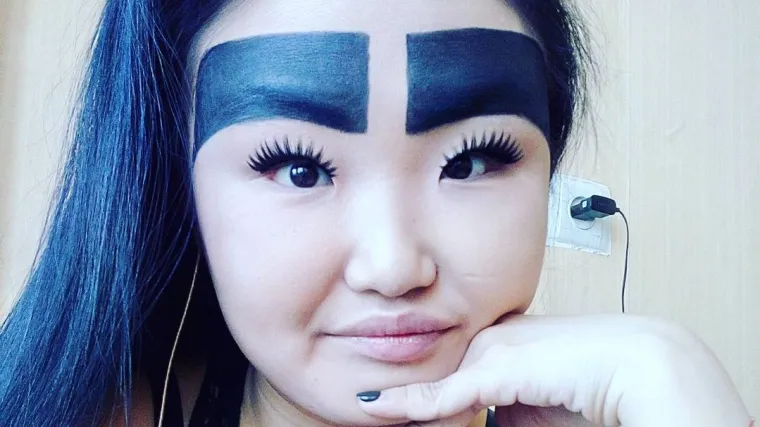 Sjećate li se nje? Cijeli svijet se rugao njezinim loše nacrtanim obrvama, danas fura sasvim drugi imidž