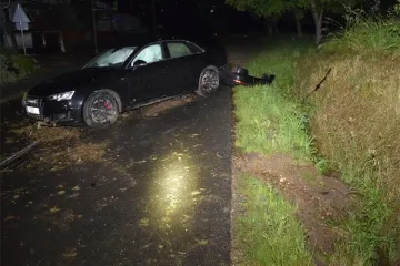 Pijan prebrzo uletio u zavoj i završio u jarku. Autu istekla prometna dozvola