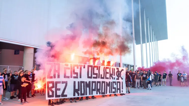 Osijek objavio fotografije s Kohortinog okupljanja i na portugalskom podržao Bota