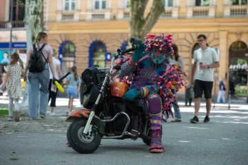 Plesnjaci, cirkusanti, utrke čistaća i lutajući klavir: Počeo je na&scaron; najstariji i najveći ulični festival!