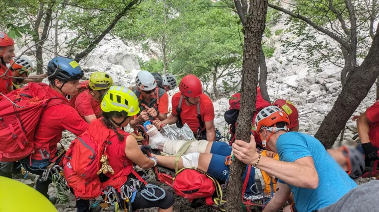 Strani penjač pao na Paklenici, imao otvoreni prijelom noge. HGSS-ovci spasili stvar!