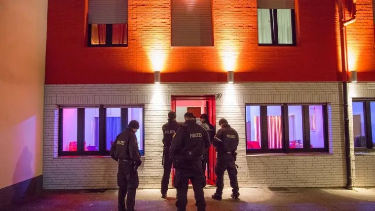 Policajci tražili ukradeni bicikl, provirili kroz prozor stana, pa ugledali jeziv prizor