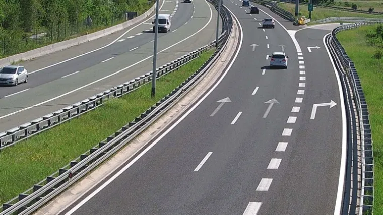 Pijani policajac vozio u suprotnom smjeru pa se zabio u auto: Mladić i djevojka su ozlijeđeni