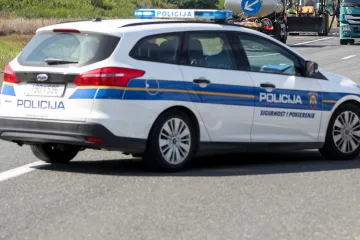 Vozačica (69) sletjela s ceste i udarila u putni most: Vraćala se iz noćne smjene u pekari