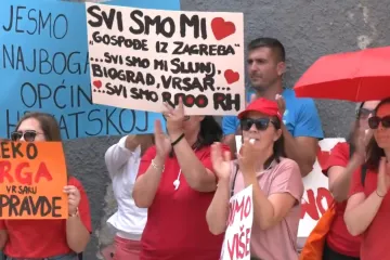 &Scaron;trajk krenuo zbog plaća, eskalirao prosvjedom. Odgajateljica u suzama: 'Tu smo da obranimo buduće generacije'
