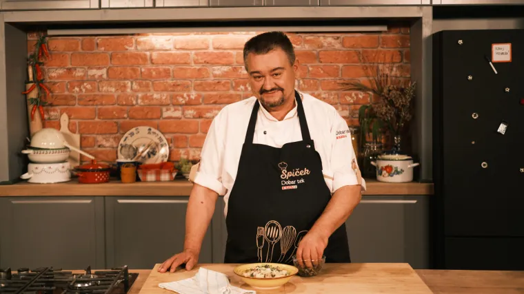 Morate probati: Domaći trganci sa &scaron;pekom, mladim lukom i bučinim sjemenkama, gotovi za samo 30 minuta