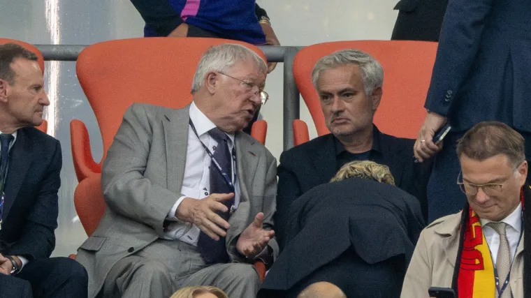 Mourinho na društvenim mrežama uz trenersku legendu rekao za koga navija