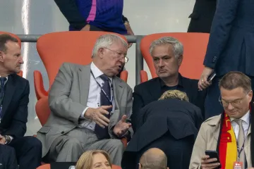 Mourinho na društvenim mrežama uz trenersku legendu rekao za koga navija