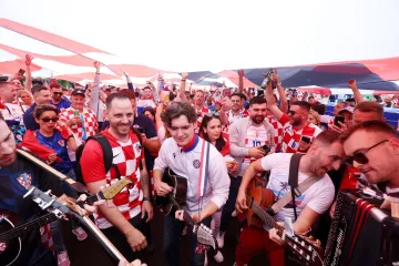 Uz pjesmu na Walford Astoria trgu napokon razvijena najveća hrvatska zastava