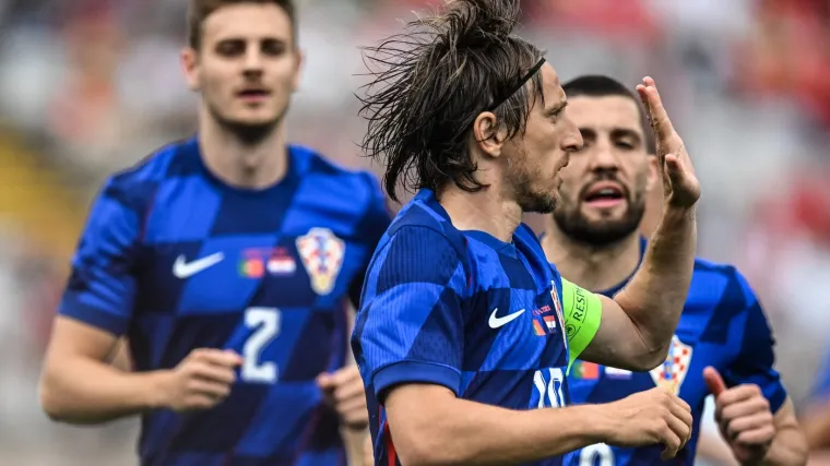 Čim počne utakmica protiv &Scaron;panjolske, dresovi u kojima igraju Vatreni idu na prodaju