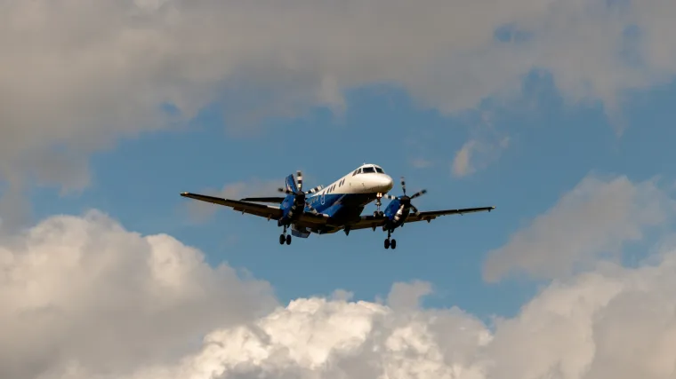 Pijani Britanci se posvađali u avionu za Zadar pa se obračunali &scaron;akama: Uhitili ih nakon slijetanja