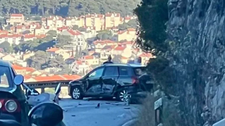 Teška nesreća kod Dubrovnika: Više osoba ozlijeđeno, promet zatvoren