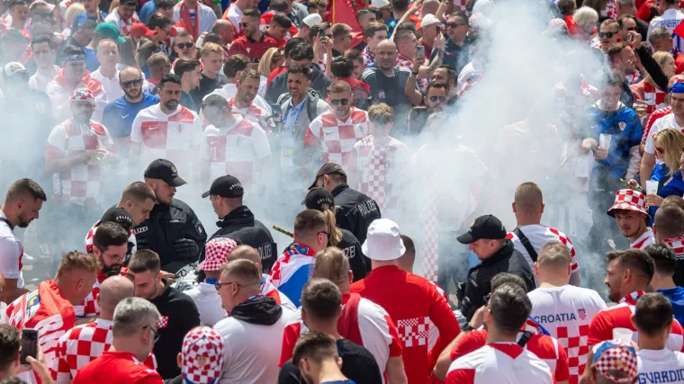 Nestvarne scene u Hamburgu: Hrvati i Albanci zajedno zapjevali Čavoglave