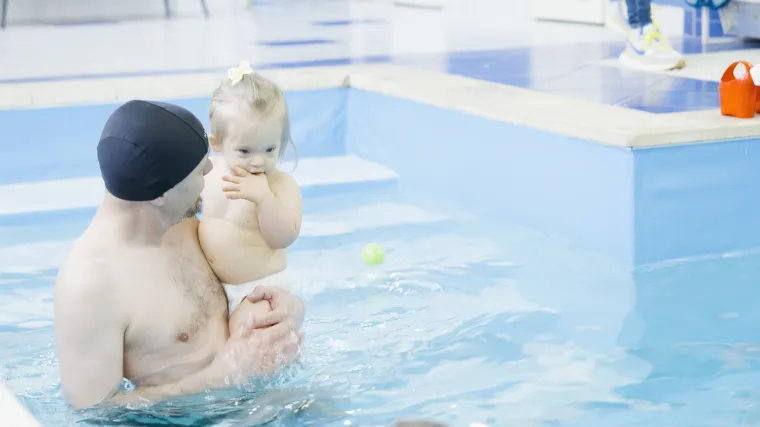 Otac djevojčice s Downovim sindromom: Prvu pjesmicu naučila je pjevati ovdje, na treninzima na bazenu&hellip;