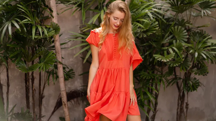 Haljine u jarko crvenoj boji vladaju ljetnim kolekcijama