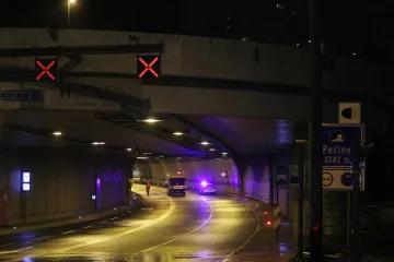 Kod tunela Škurinje izlila se nafta. Nekoliko automobila završilo u ogradi?