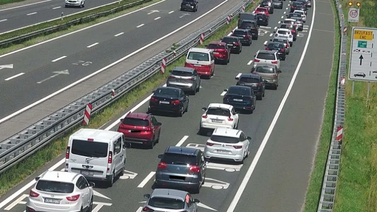 Autocesta A1 doslovno zagu&scaron;ena: Kolone na nekoliko punktova, ima i prometnih nesreća