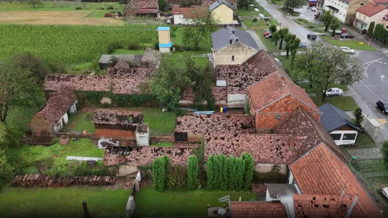 Nestvarne snimke iz zraka! Pogledajte posljedice strašnog nevremena. Vrtovi uništeni, stradali krovovi i fasade