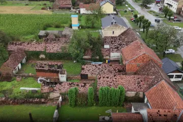 Nestvarne snimke iz zraka! Pogledajte posljedice strašnog nevremena. Vrtovi uništeni, stradali krovovi i fasade
