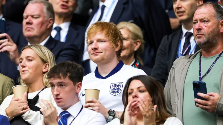 Englezi dan nakon drame protiv Slovačke u kampu uživali u koncertu slavnog pjevača