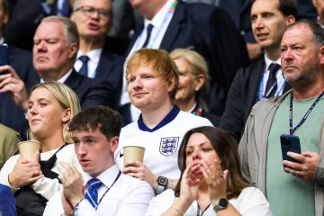 Englezi dan nakon drame protiv Slovačke u kampu uživali u koncertu slavnog pjevača