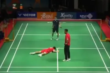 Uznemirujući sadržaj: 17-godišnjak se srušio na terenu, liječnika nigdje, preminuo je