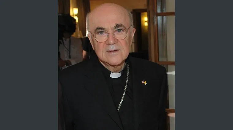 Nadbiskup koji je papu Franju prozvao slugom Sotone izbačen iz crkve