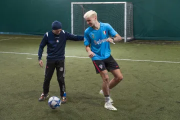 Natjerala ga da se pošteno oznoji: Maca Maradona opet pokazala kako se igra pravi nogomet