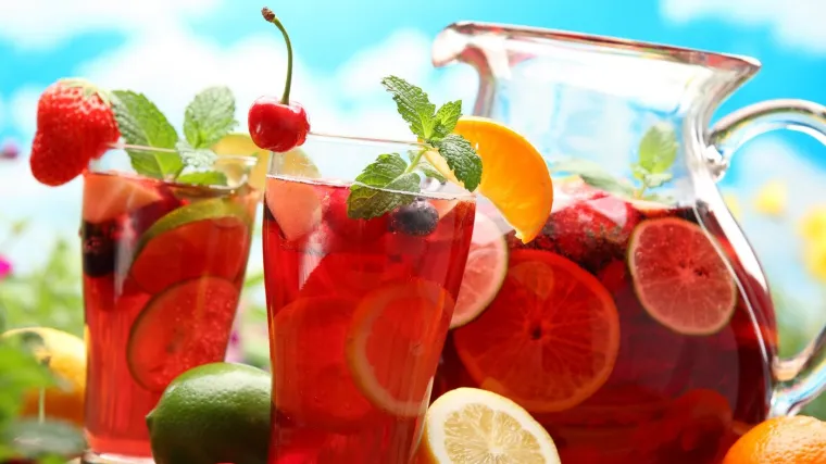 Sangrija je omiljeni ljetni napitak – znamo kako je napraviti kod kuće
