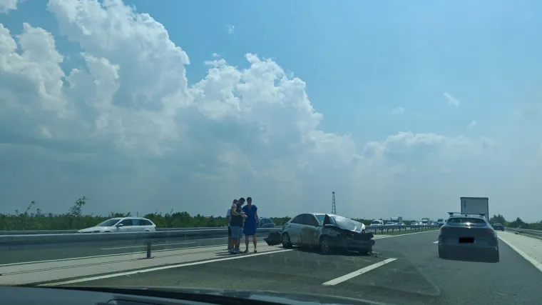 Auto smrskan u nesreći blizu Vodica: Kolone i problemi u ostatku zemlje: 'Vozači, strpljivo!'