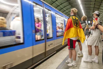 Pale kritike na račun Deutsche Bahna za vrijeme Eura: Njemački ministar prometa stao uz navijače