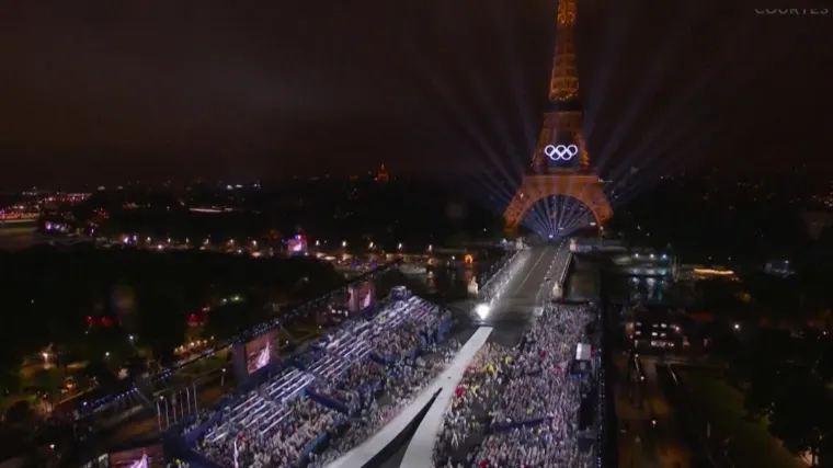 Prvi put izvan stadiona, delegacije plovile Seinom, Celine Dion pjevala s vrha Eiffela: Ovako su otvorene OI