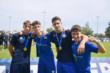 Dinamo je ovo čekao devet godina: Nagrade predavali legendarni bivši i sadašnji Plavi