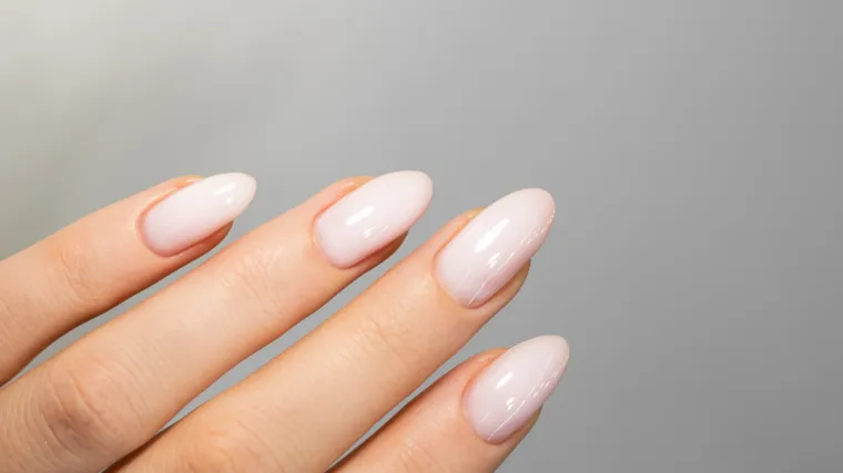 Neodoljive i elegantne prozirne manikure koje će te oduševiti