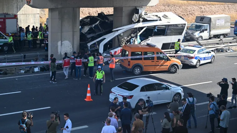 Strava u Turskoj! Bus udario u most, 11 ljudi poginulo: Vozač je zaspao
