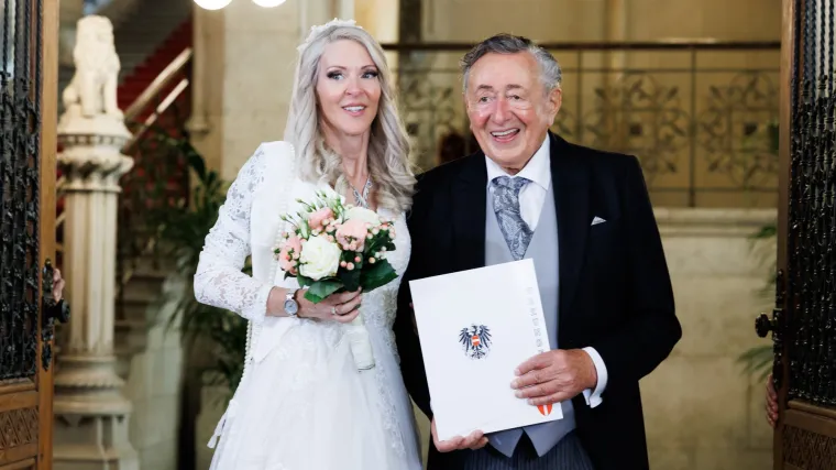 Multimilijarder (91) prije dva mjeseca oženio 42 godine mlađu, a sada je pronađen mrtav