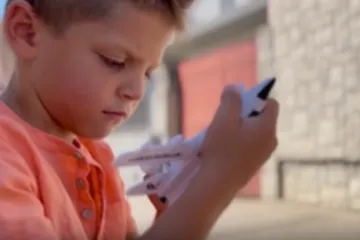 Nikola prodaje svoje igračke, a razlog će vas rastopiti: ' Vidio sam mamu...'