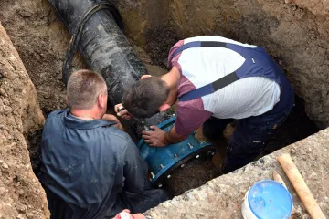 Puknuo cjevovod u Zagrebu, dio grada ostao bez vode: Cisterne opskrbljuju vodom za piće