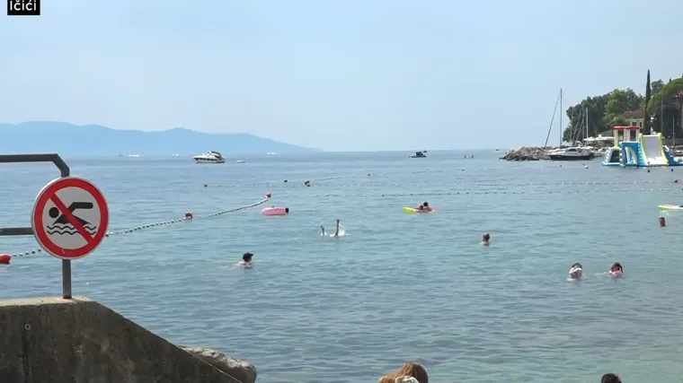 Unatoč upozorenjima ljudi se i dalje kupaju na plaži u koju su iscurile fekalije