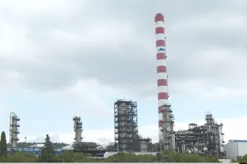 Kostrenjani zabrinuti zbog rafinerije koja zagađuje plaže. Načelnik: 'Dokazana je prisutnost ugljikovodika'