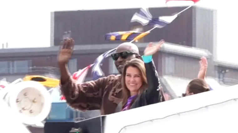 On je šaman, ona vidovita. Sada su mladenci na kraljevskom vjenčanju