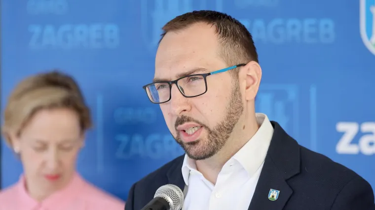 Toma&scaron;ević: 'Građanima nudimo za 10 centi jeftiniji plin. Dobit će pismo, evo &scaron;to im je činiti'