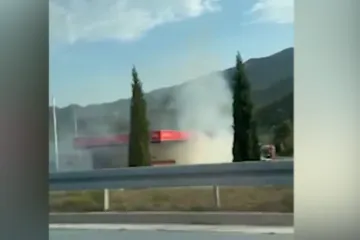 Gori benzinska na odmorištu Mosor