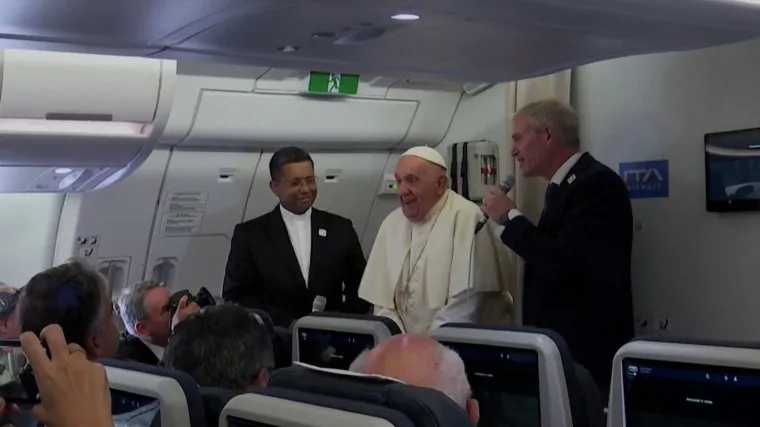 Povijesno putovanje: Papa Franjo stigao u Indonezuju. Sjetio se i Hrvatske