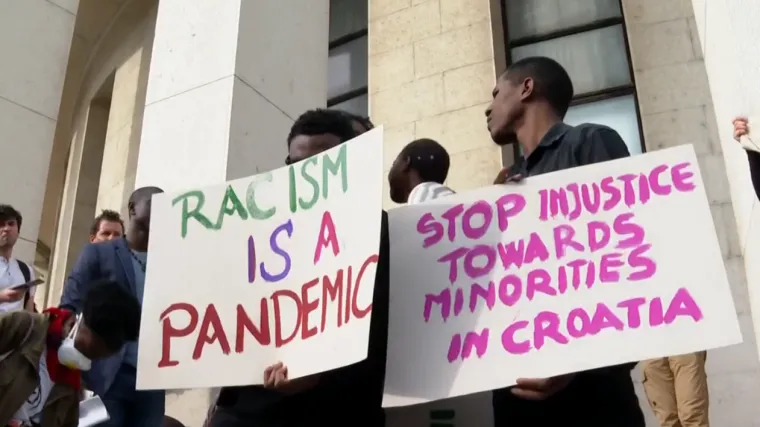 Kozervativci na nogama zbog latino Snjeguljice: 'Zanimljivo je vidjeti sredovječne muškarce koji se zapale oko princeza'