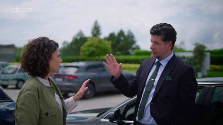 Između Olge i &Scaron;imuna kemija sve očitija: Vidljiva je u pogledu i slučajnim dodirima